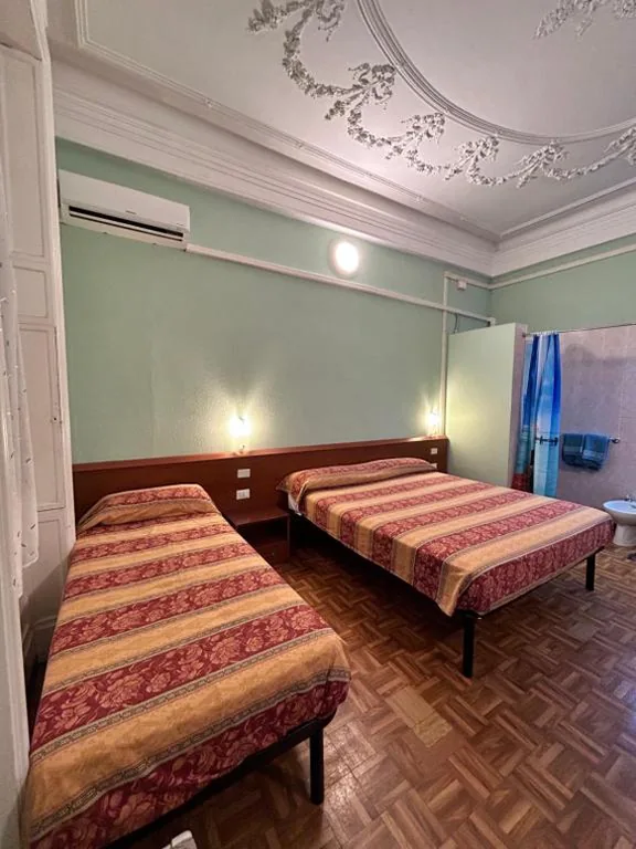 Camera Tripla Comfort con Doccia — Hotel Barone