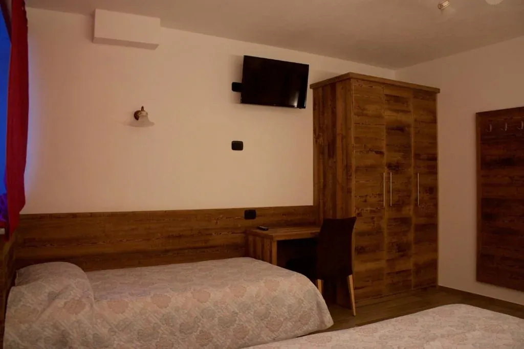 Camera Tripla Comfort con Doccia — Hotel Beau Sejour