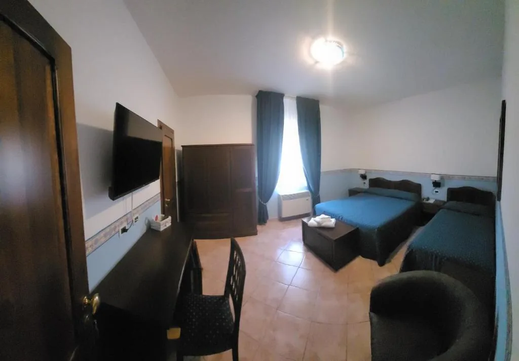 Camera Tripla Comfort con Doccia — Hotel Eden Sul Lago