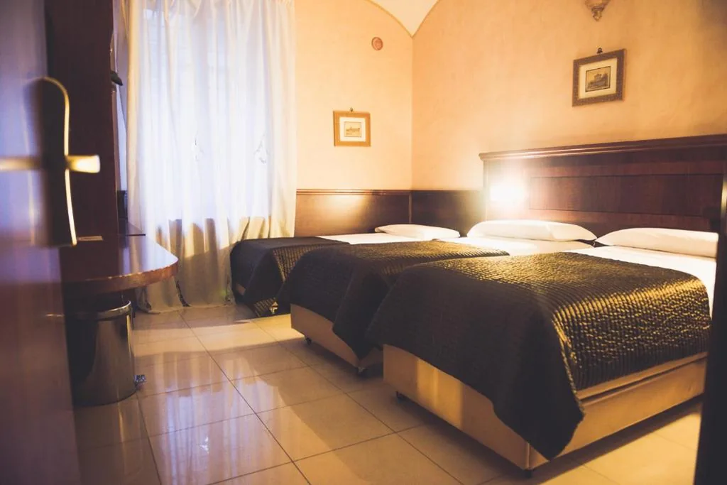 Camera Tripla Comfort con Doccia — Hotel Robinson