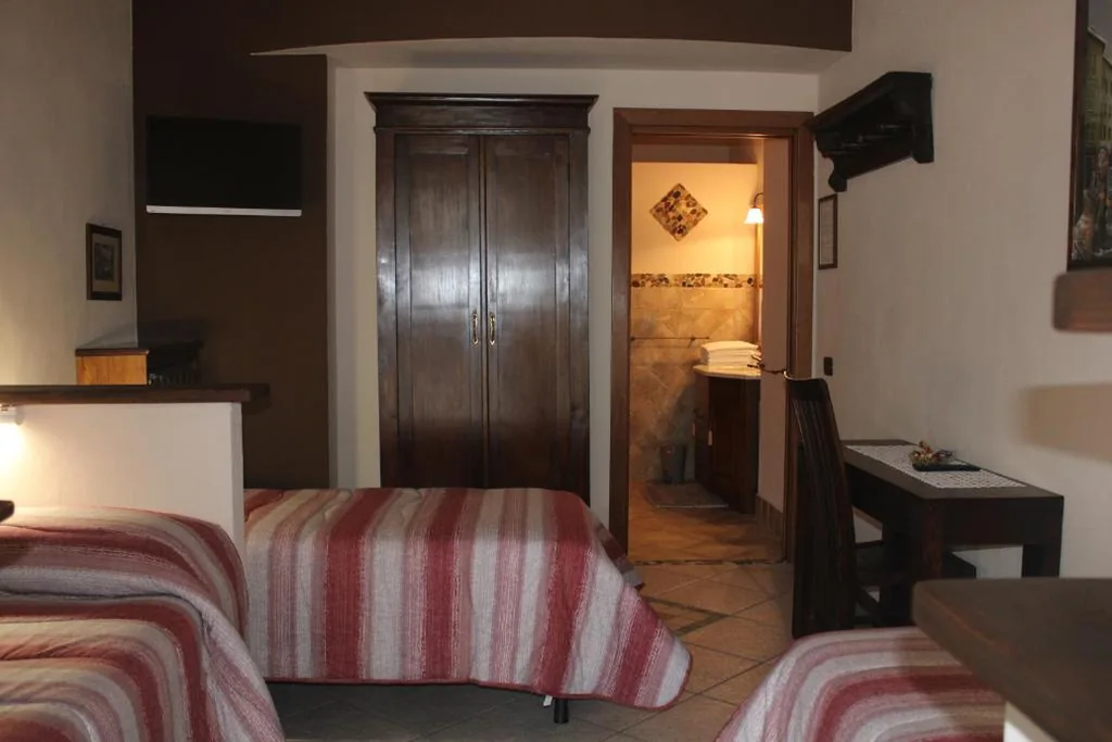 Comfort Triple Room with Shower — Villarosybeb