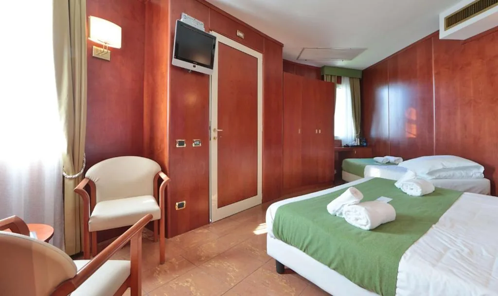 Camera Tripla Comfort con Patio — Best Western Hotel Anthurium