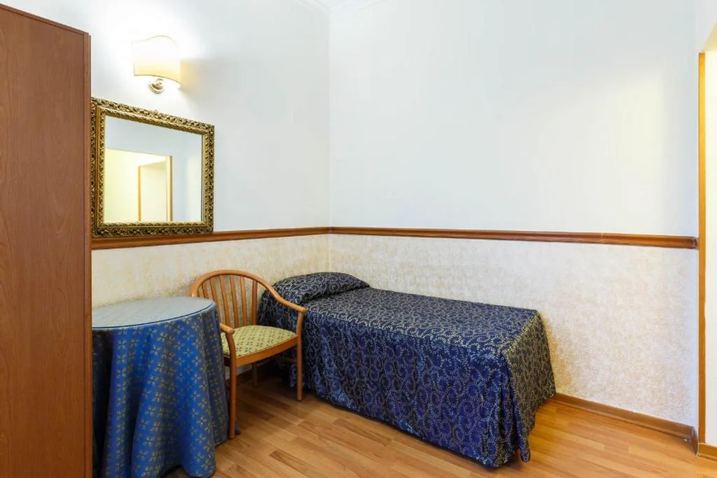 Camera Tripla Comfort — Hotel Paris