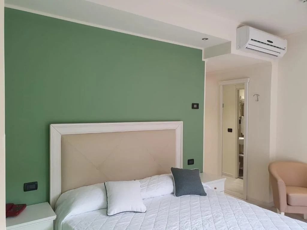 Camera Tripla Comfort — Hotel Regina