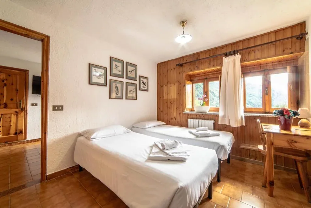 Comfort Triple Room — Hotel & Restaurant Perret – Mountain People