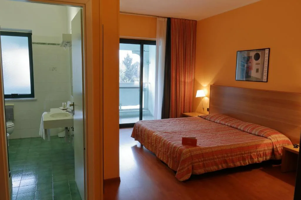 Camera Tripla Comfort — Hotel Romanisio