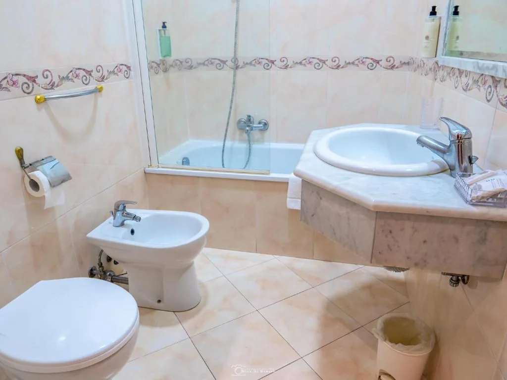 Camera Tripla Comfort — Hotel Suite Caesar