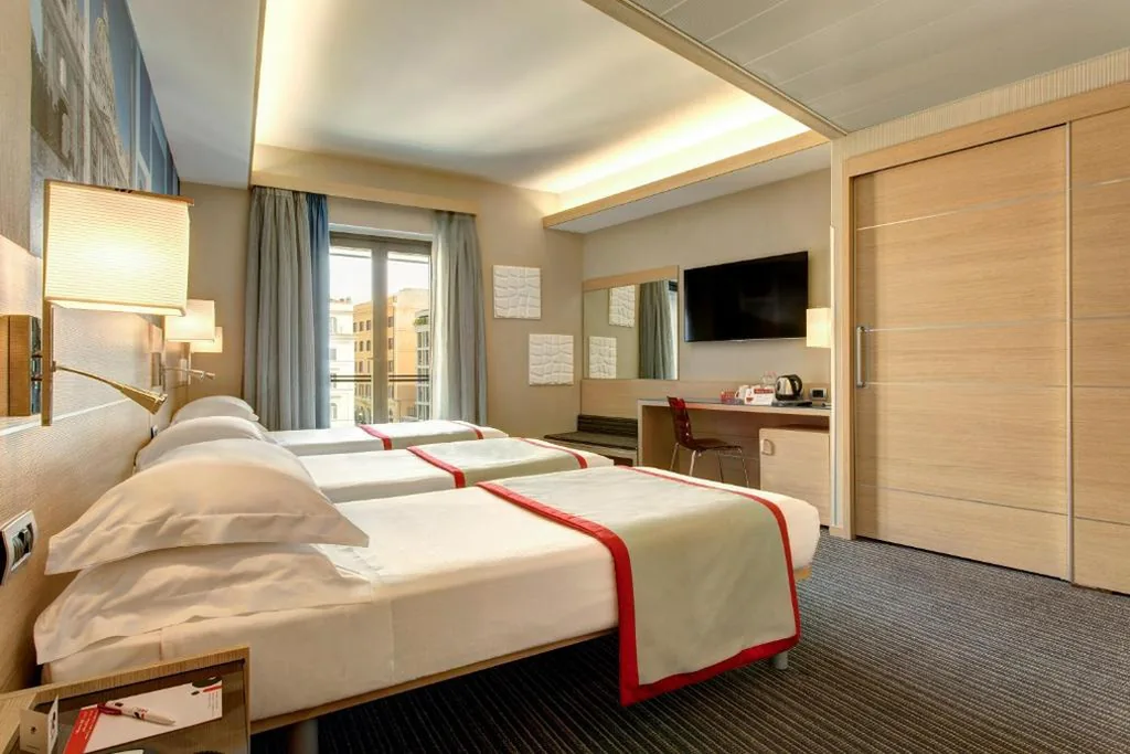 Comfort Triple Room — iQ Hotel Roma