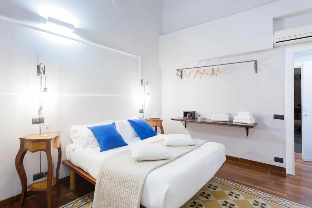 Comfort Triple Room — Palazzo Del Duca Piazza Navona Campo dei Fiori Piazza del Fico Guest House