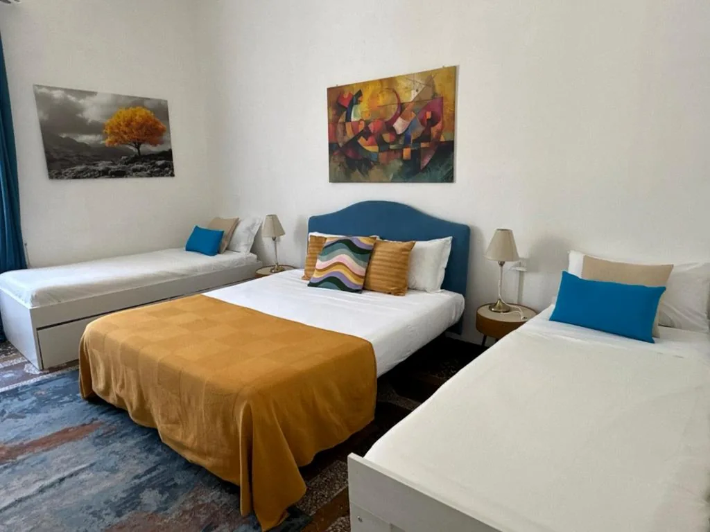 Comfort Triple Room — THE MOON Genova Suites&Rooms – Historic Palace