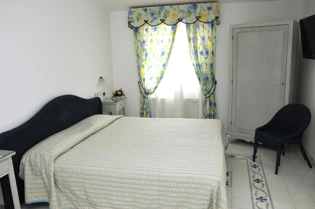 Camera Tripla Comfort — Villa Irlanda Grand Hotel