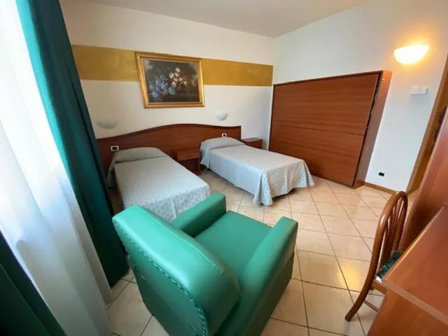 Triple Room with 2 Single Beds — Mini Hotel