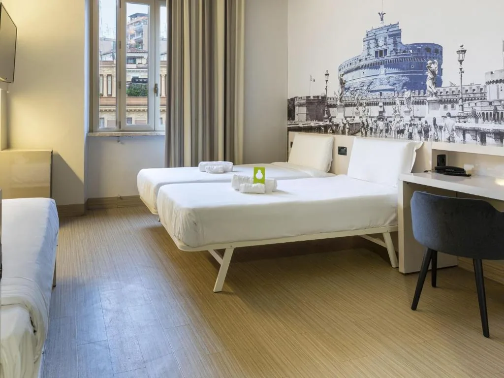 Camera Tripla con Accesso Disabili — B&B Hotel Roma Trastevere