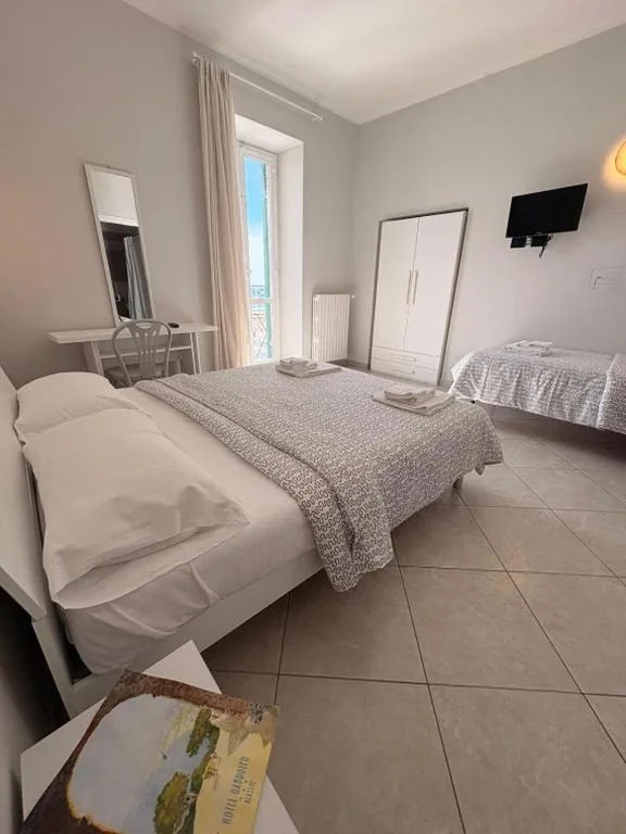 Triple Room with Disabled Access — Hotel Gandolfo