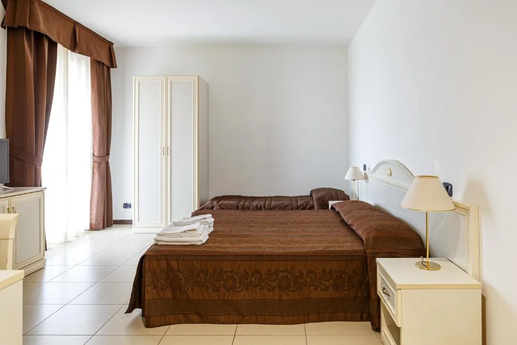 Camera Tripla con Accesso Disabili — Hotel Villa Sofia