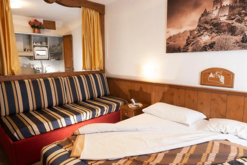 Camera Tripla Con Angolo Cottura — Hotel Residence Chateau