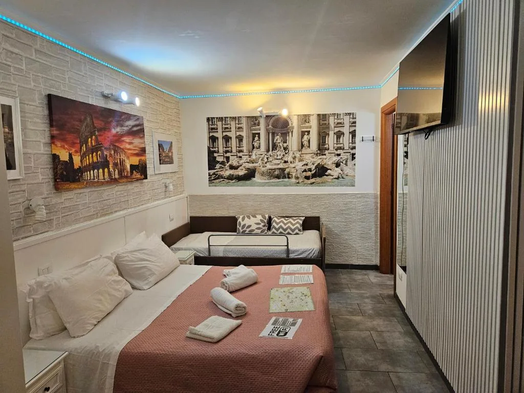 Camera Tripla con Bagno — A&F Colosseo