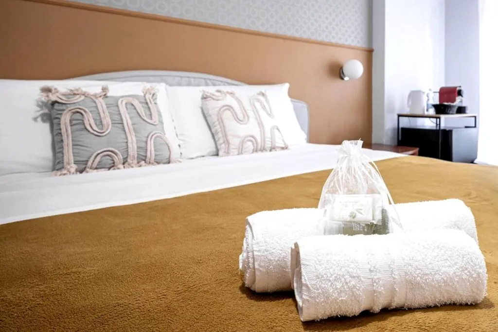 Triple Room with Bathroom — AureumRoomsVatican