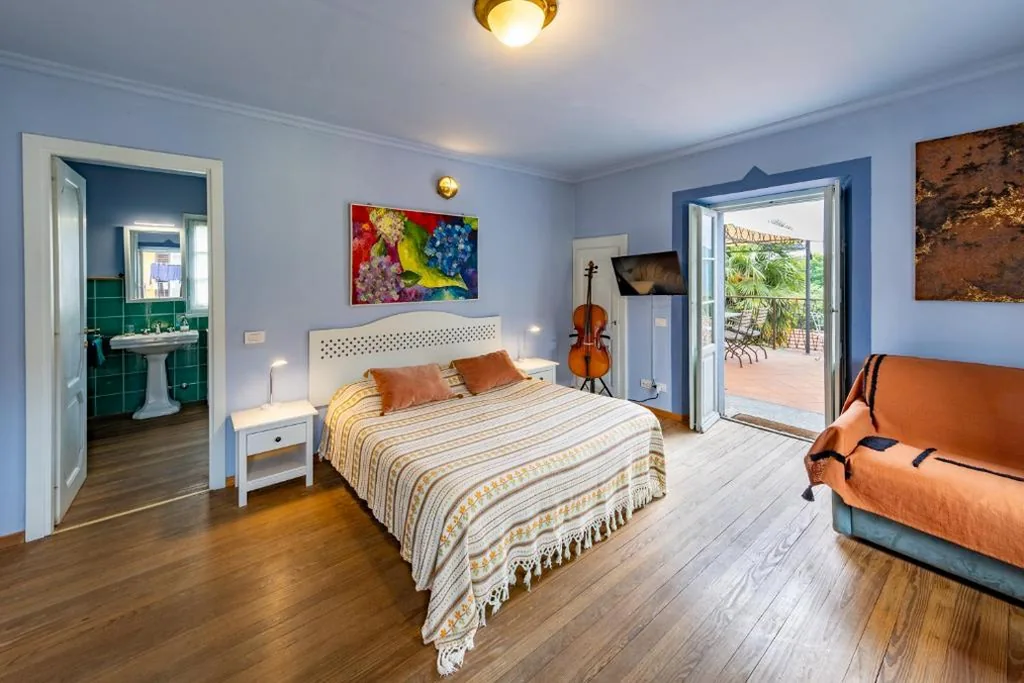 Camera Tripla con Bagno — Casa della Musica