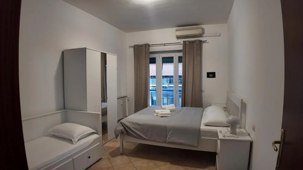 Camera Tripla con Bagno — Cinecitta Rooms