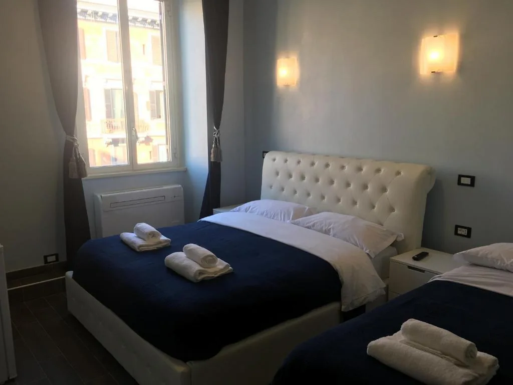 Triple Room with Bathroom — Favola Romana – Guest House