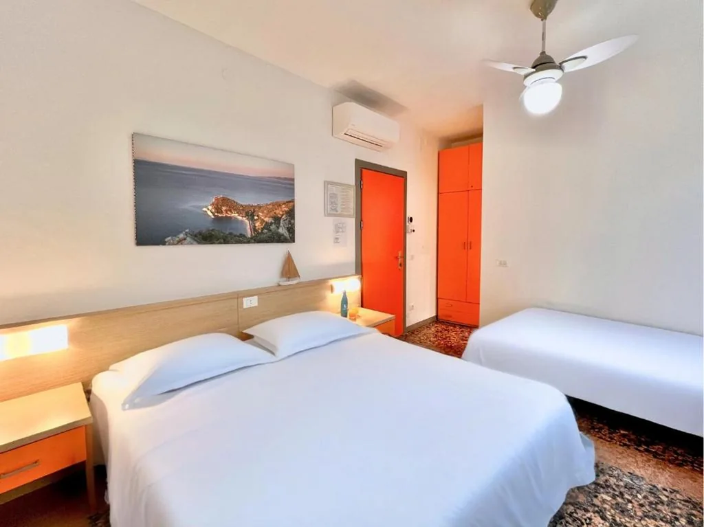 Triple Room with Bathroom — Hotel Liliana