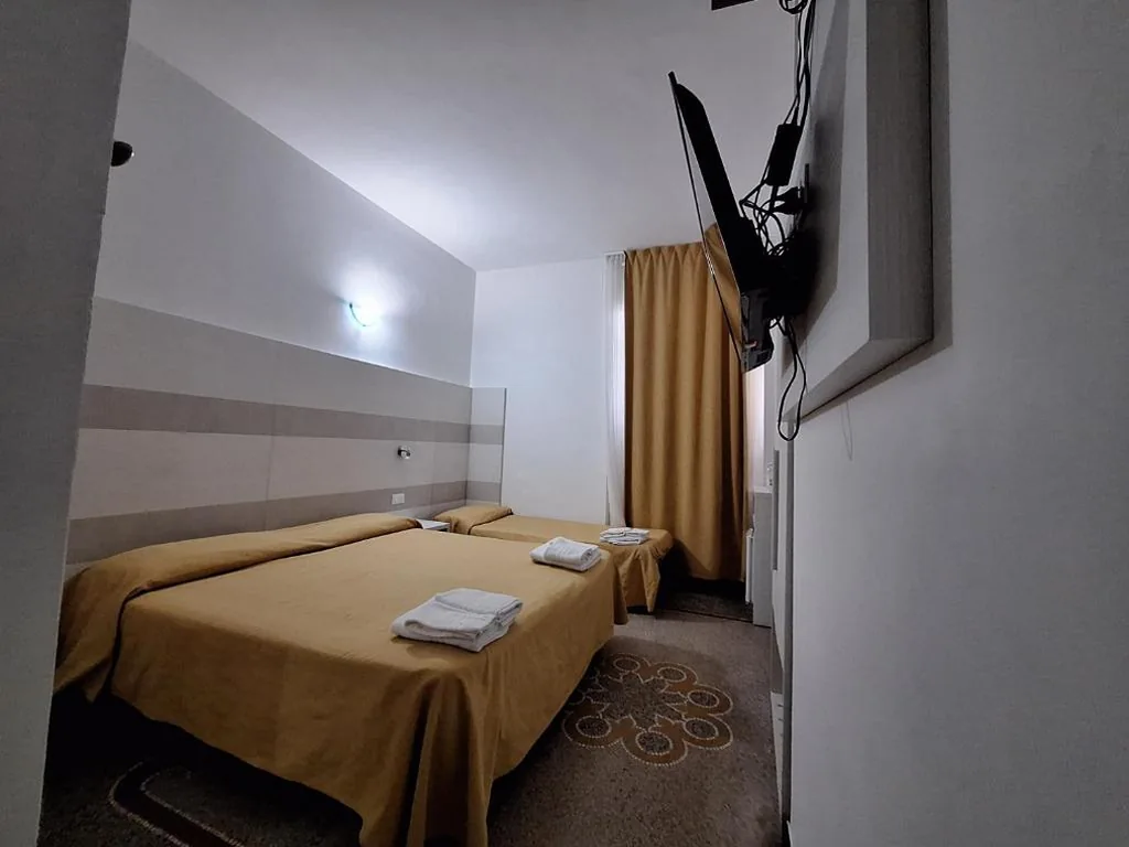 Camera Tripla con Bagno — Hotel Villa Costa