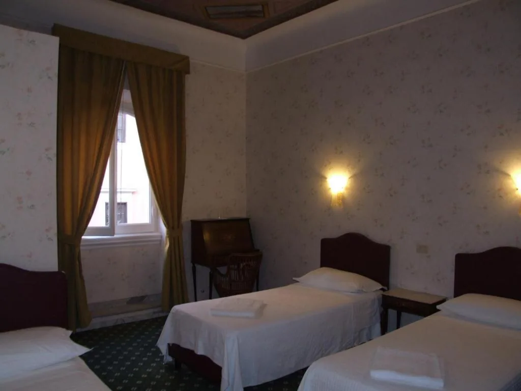 Triple Room with Shared Bathroom — Hotel Texas