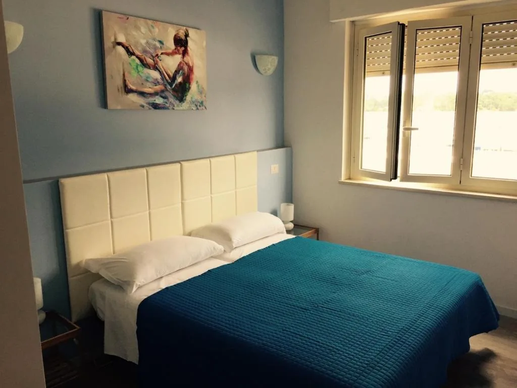 Triple Room with Private Bathroom — Affittacamere Roma Tiburtina
