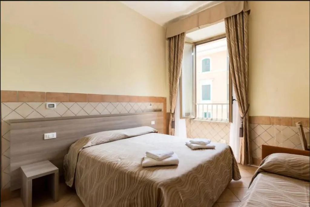 Camera Tripla con Bagno Privato — Alex Romano