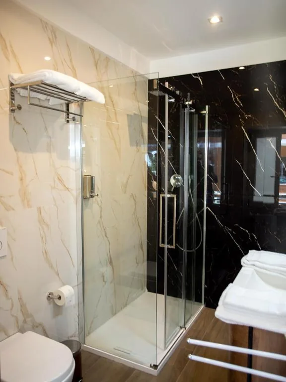 Triple Room with Private Bathroom — Anastasio Vatican Rooms G H