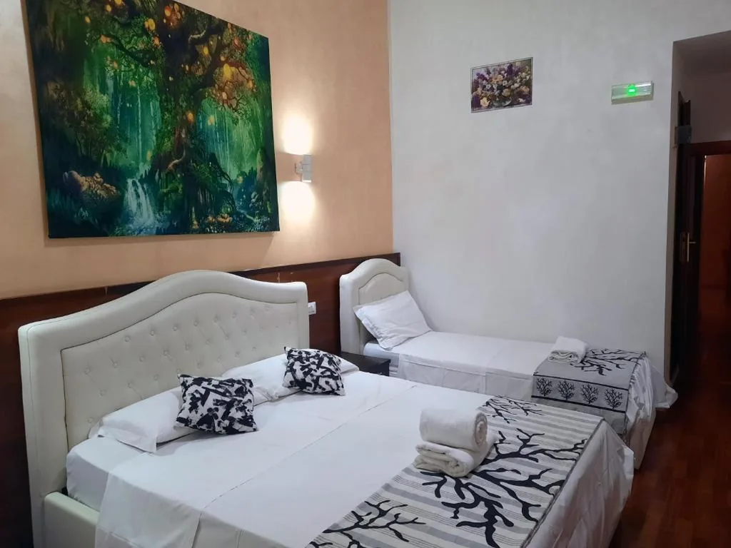 Triple Room with Private Bathroom — Aquarium Termini