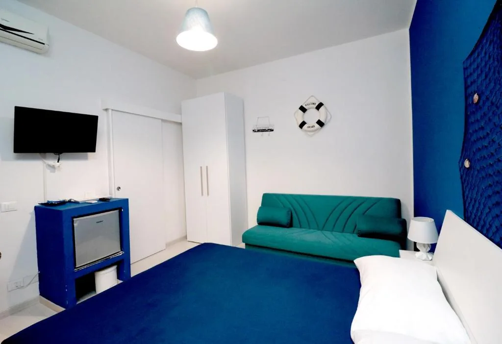 Camera Tripla con Bagno Privato — b&b i 100 passi