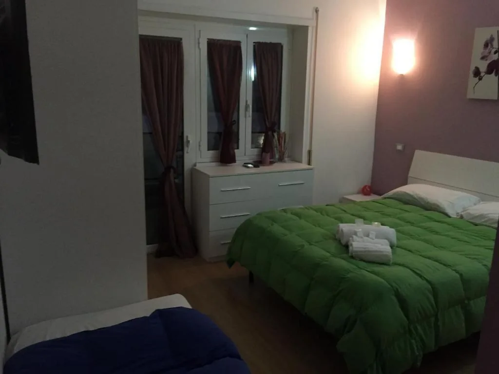 Camera Tripla con Bagno Privato — B&B SPQR