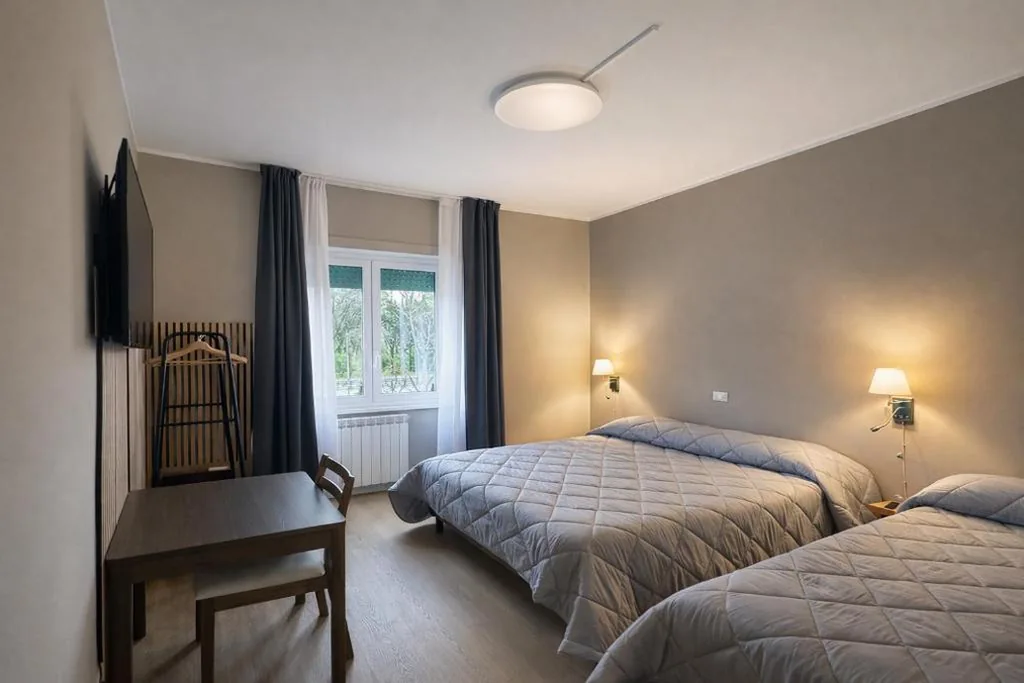 Triple Room with Private Bathroom — BEDS&ROOMS TIBURTINA- Rooms, Camere private