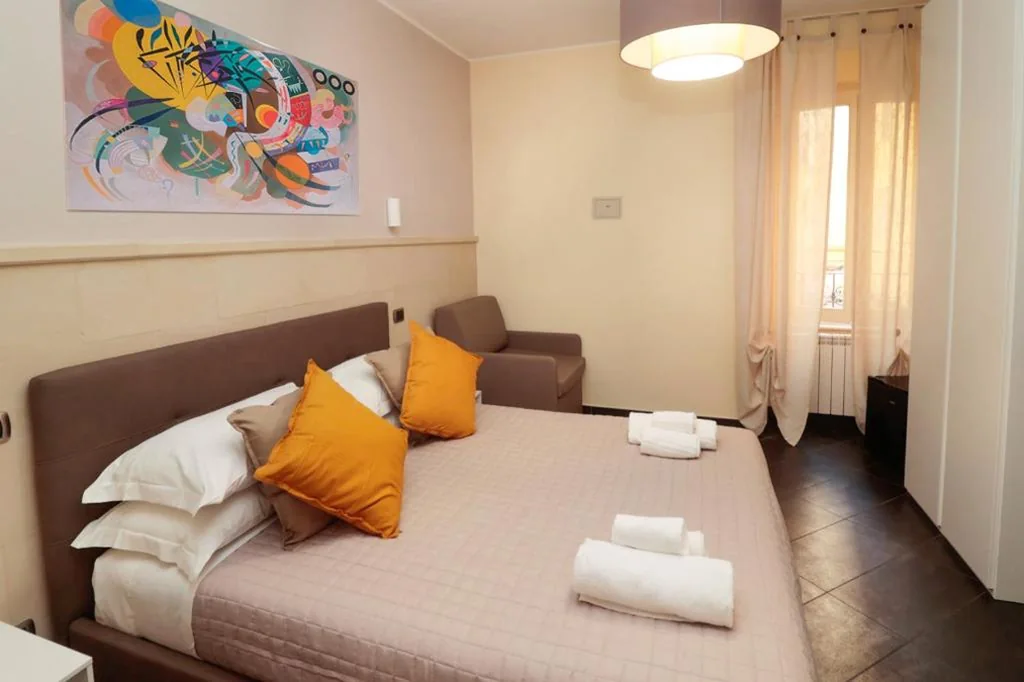Camera Tripla con Bagno Privato — Cardinal Vatican Inn