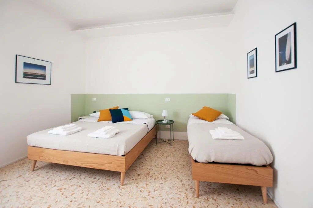Camera Tripla con Bagno Privato — Casa27 Affittacamere
