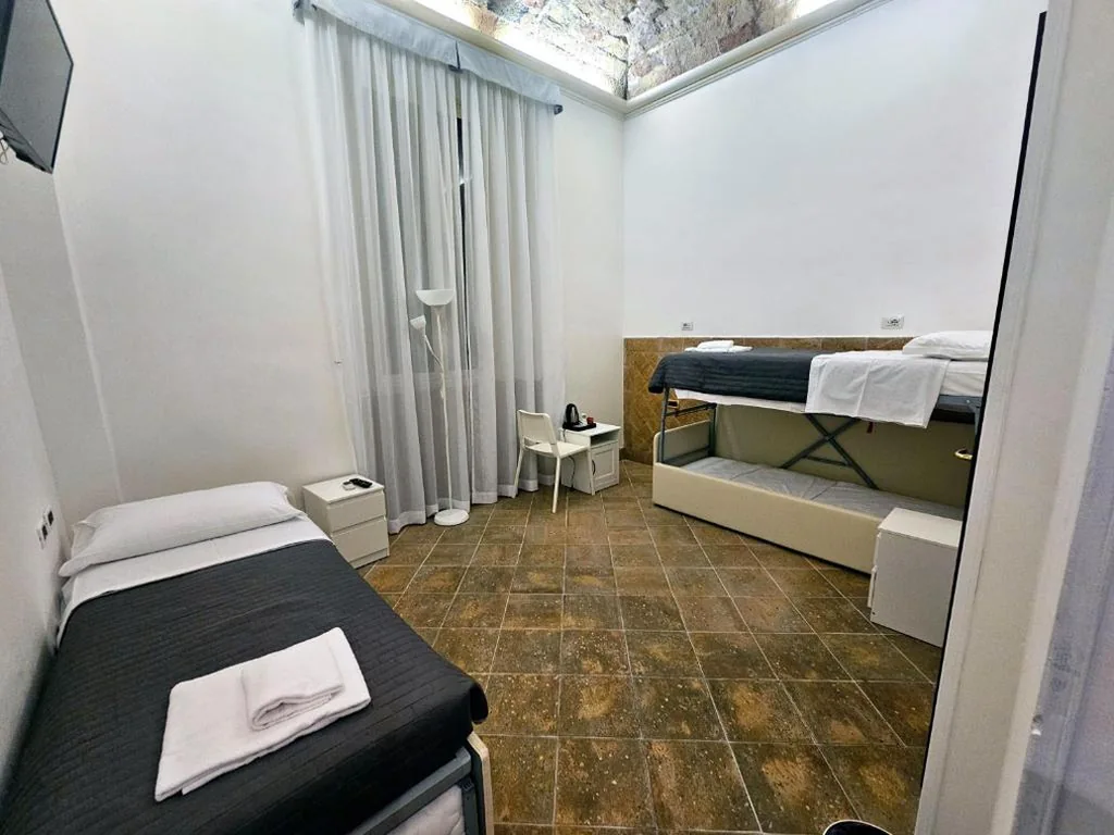 Triple Room with Private Bathroom — Check in Rome