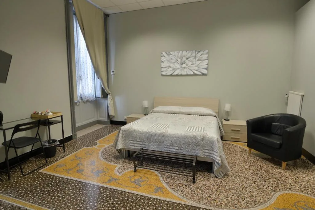 Camera Tripla con Bagno Privato — Check-Inn Rooms Genova Centro