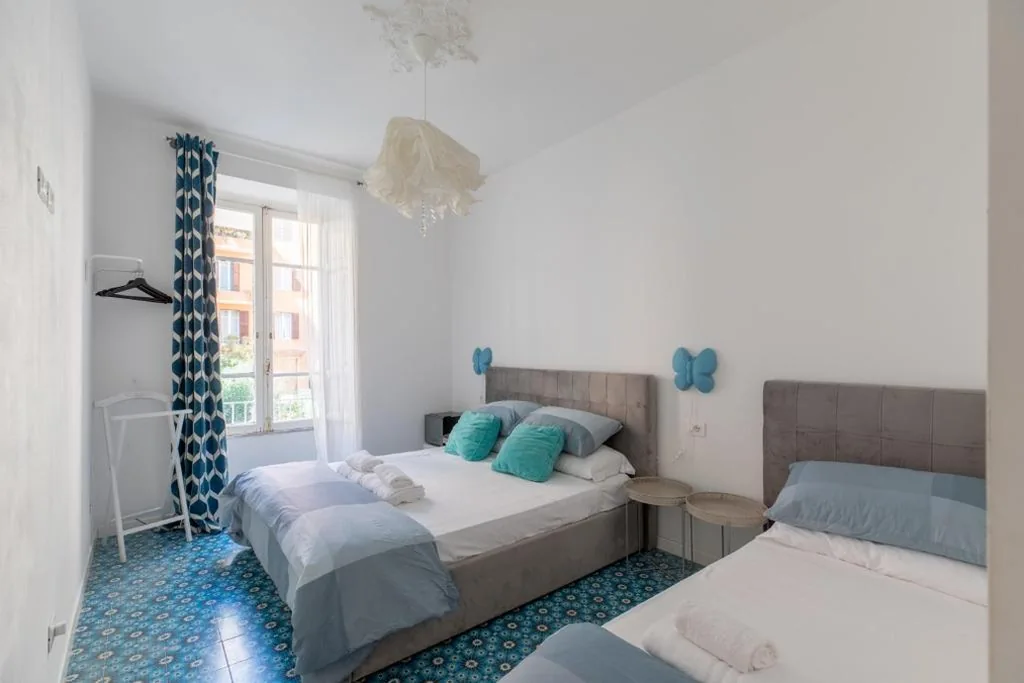 Camera Tripla con Bagno Privato — COLOSSEO con il CUORE CLUB