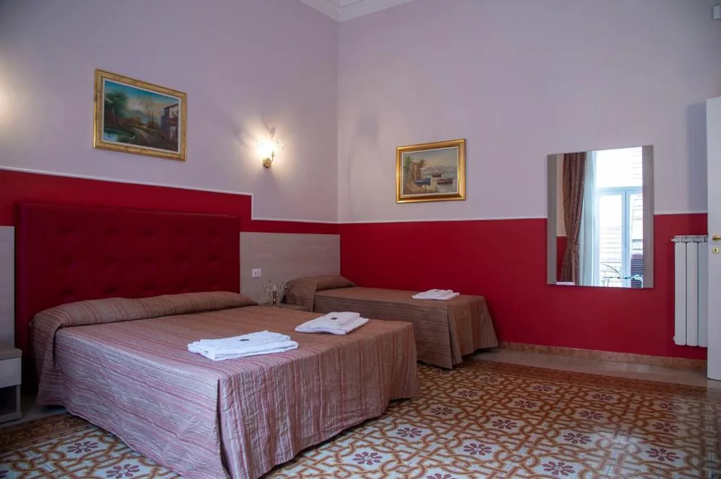 Triple Room with Private Bathroom — Domus Napoleone