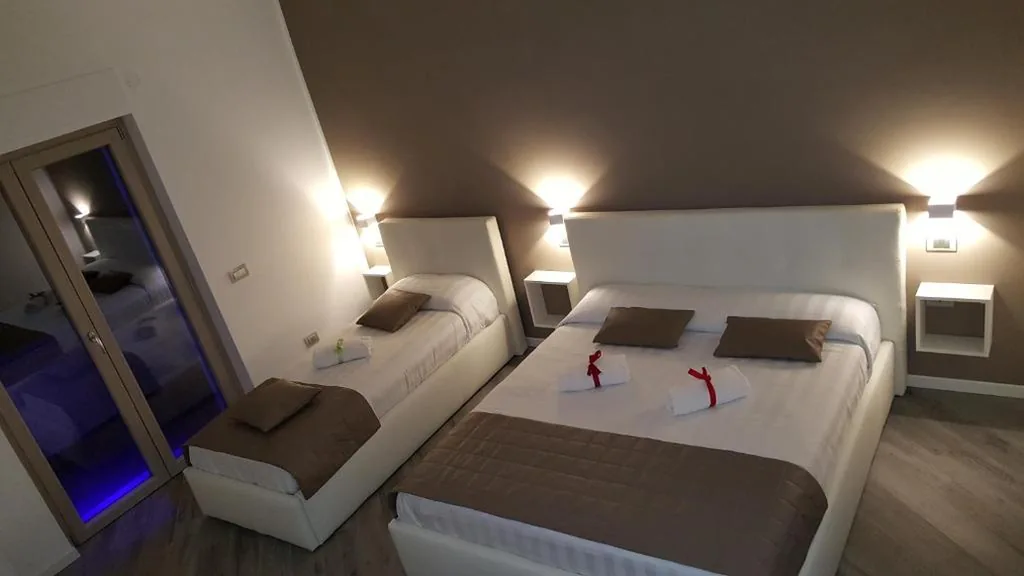Camera Tripla con Bagno Privato e Balcone — La Lira