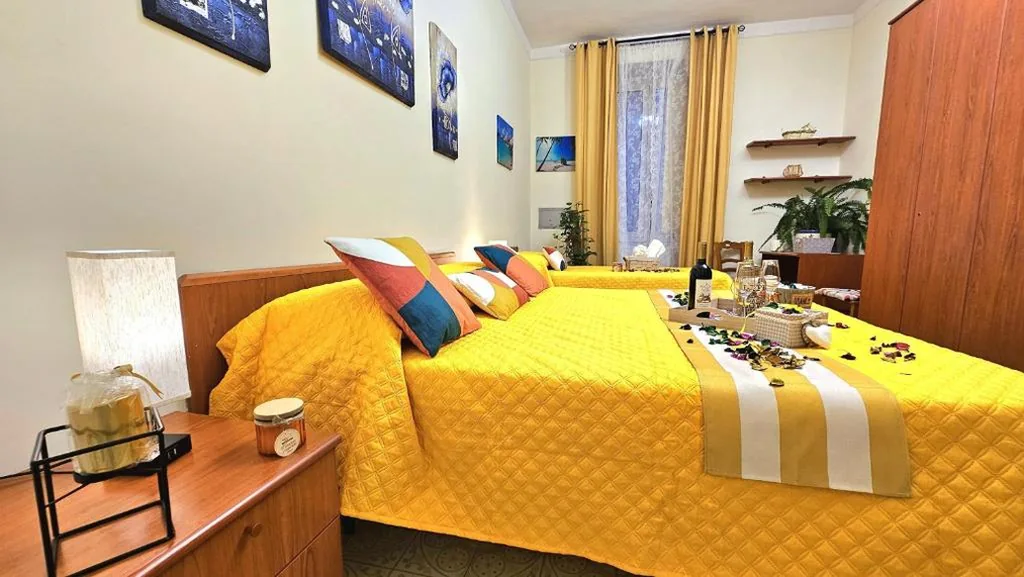 Triple Room with Private External Bathroom — A Casa Simpatia Vaticano