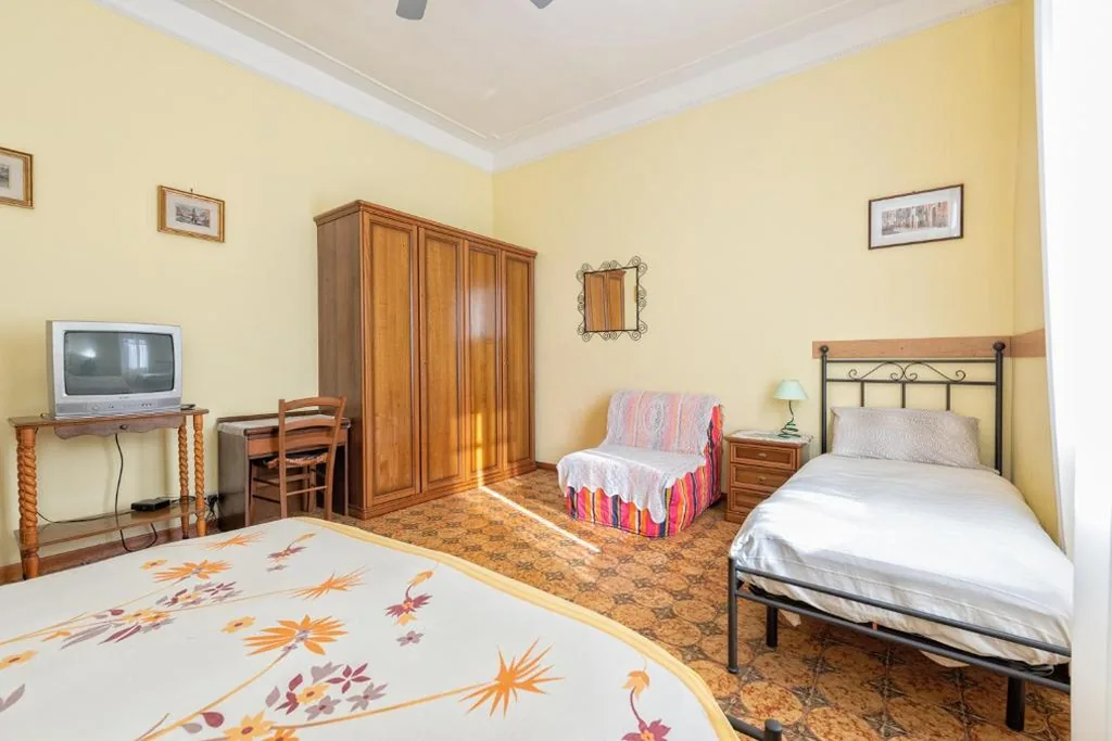 Camera Tripla con Bagno Privato Esterno — A Vinicius et Mita