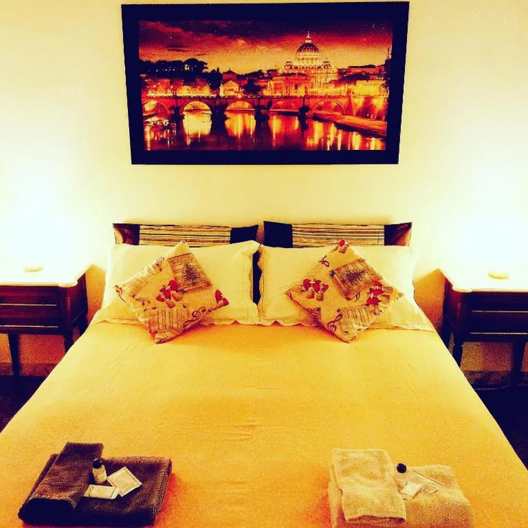 Camera Tripla con Bagno Privato Esterno — B&B Stelle Di Roma