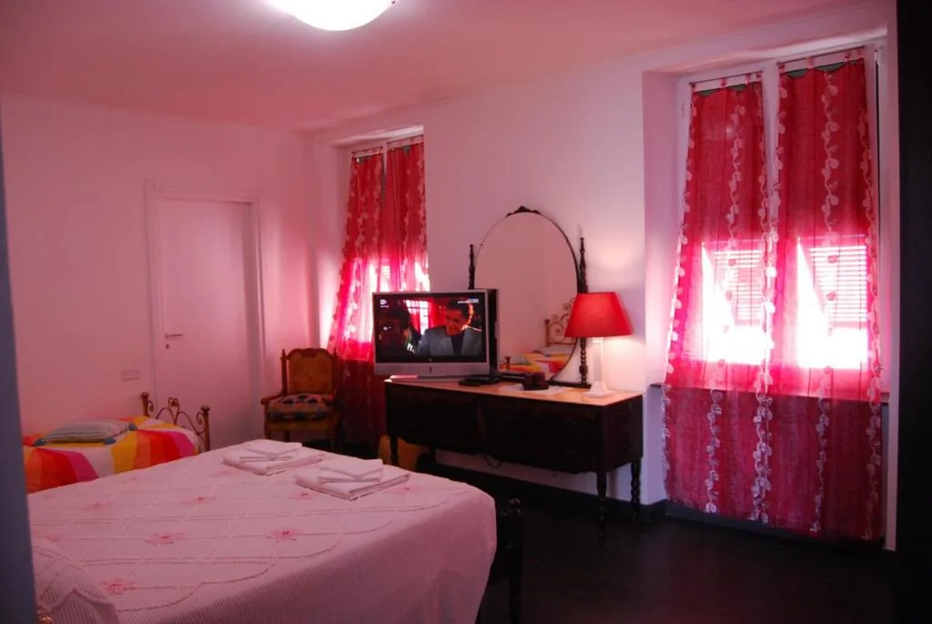 Triple Room with External Private Bathroom — Casa MaMa Guesthouse