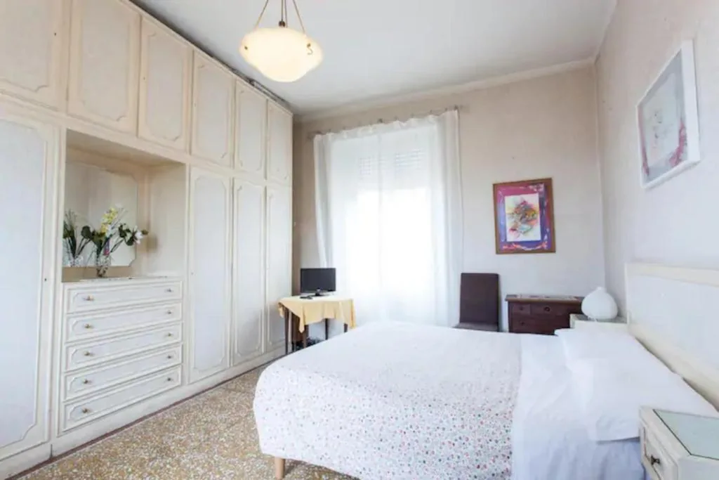 Camera Tripla con Bagno Privato Esterno — Chez Liviana