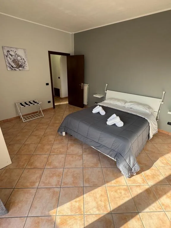 Camera Tripla con Bagno Privato Esterno — Guest House La Casaccia