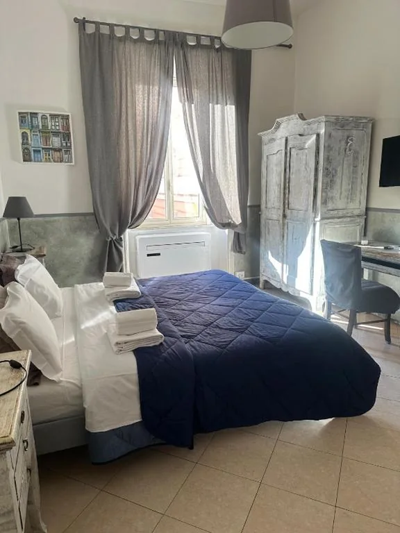 Triple Room with External Private Bathroom — Guest House Relais Indipendenza