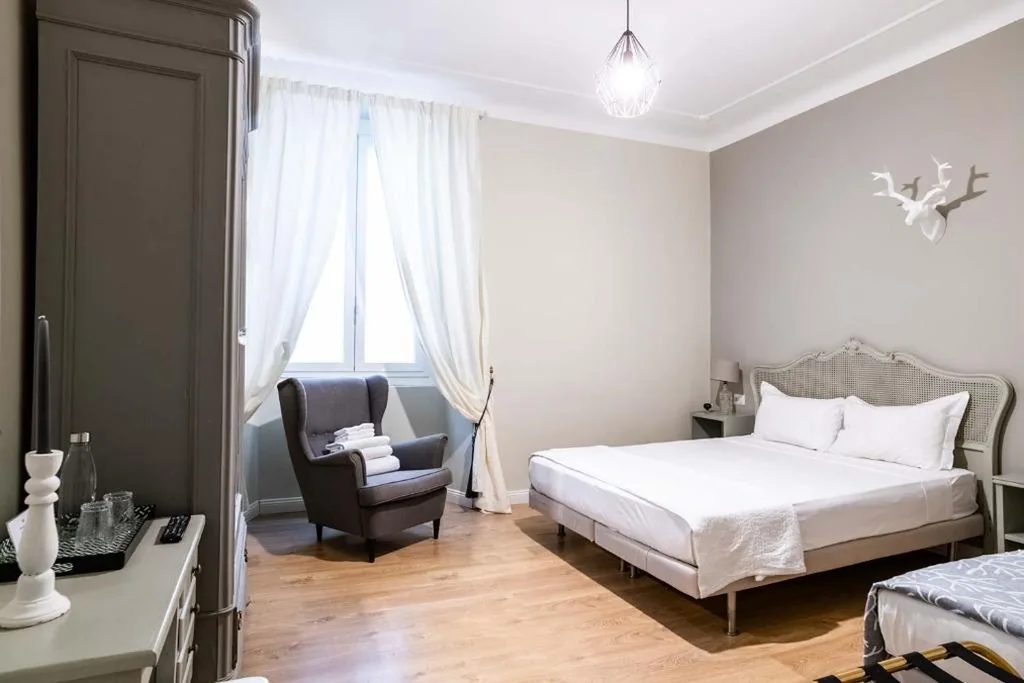 Camera Tripla con Bagno Privato Esterno — La Piazzetta Rooms & Apartments
